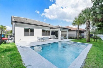 7641 NW 84th Ln in Tamarac, FL - Building Photo - Building Photo