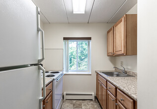 Hamilton Park in Norwich, CT - Building Photo - Interior Photo