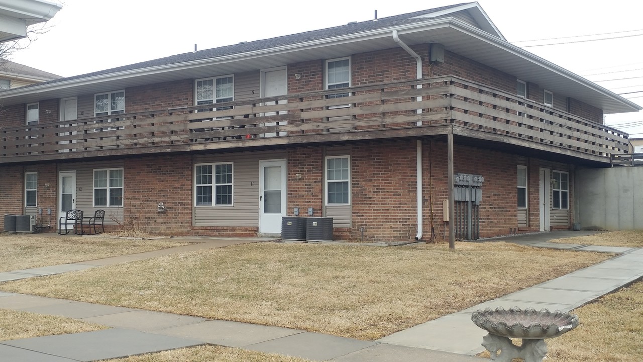 Apple Manor Apartments in Pleasant Hill, MO - Foto de edificio