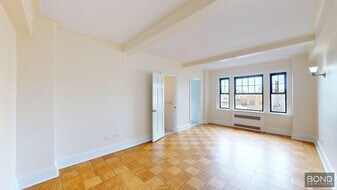 95 Christopher St in New York, NY - Building Photo