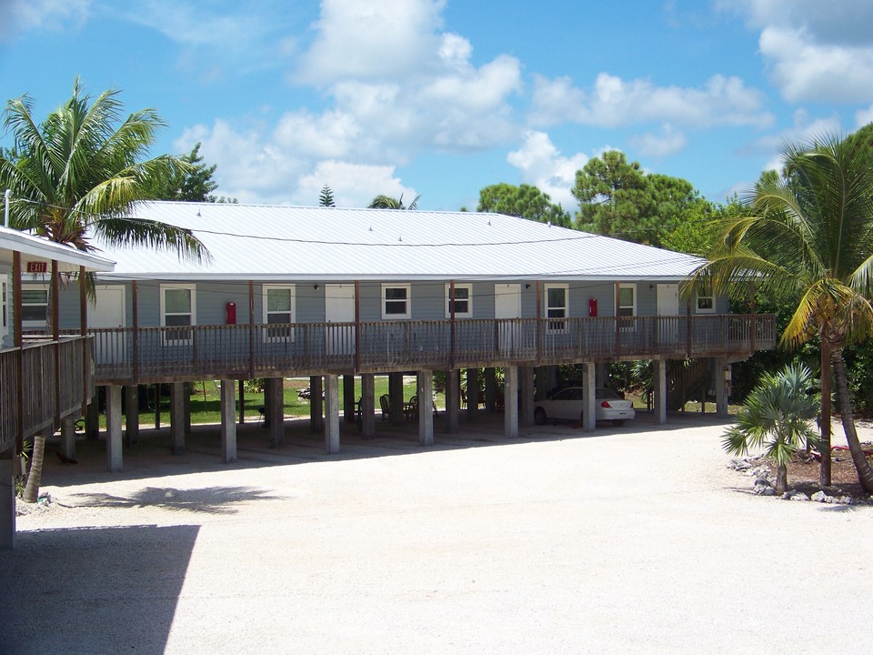 Atlantic Pines Apartments in Big Pine Key, FL - Foto de edificio