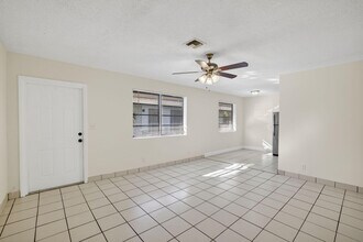2500 SW 18th Terrace in Fort Lauderdale, FL - Building Photo - Building Photo