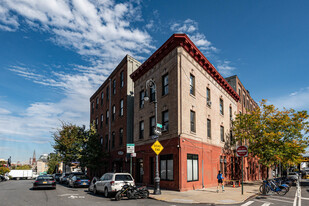 1162 Manhattan Ave in Brooklyn, NY - Foto de edificio - Building Photo