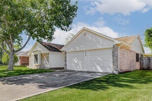 213 Willoughby Dr in Richmond, TX - Building Photo