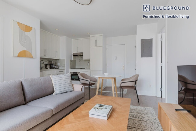 915 West End Ave in New York, NY - Building Photo - Building Photo
