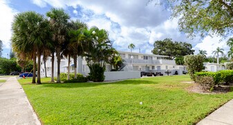 1605 NE 126th St in North Miami, FL - Building Photo