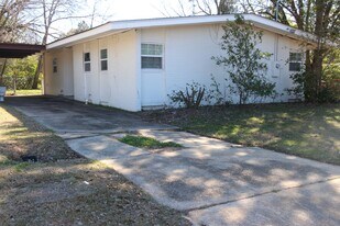 1922 Skylane Dr in Albany, GA - Building Photo