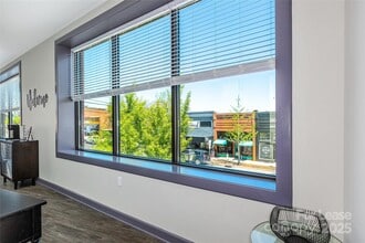 138 S Main St in Marion, NC - Foto de edificio - Building Photo