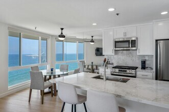 565 Esplanade in Redondo Beach, CA - Foto de edificio - Building Photo