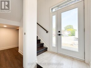25 Fair Oaks Crescent in Ottawa, ON - Building Photo - Building Photo