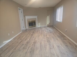 19 Cardinal Ln in East Islip, NY - Building Photo - Building Photo