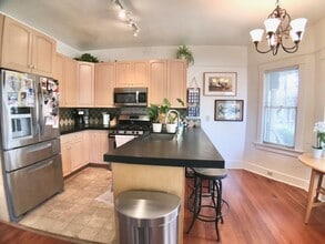 235 W Sola St in Santa Barbara, CA - Building Photo - Building Photo