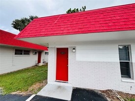 1310 Lexington Ct in Tampa, FL - Building Photo