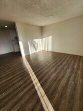 3758 Beyer Blvd in San Diego, CA - Building Photo - Building Photo