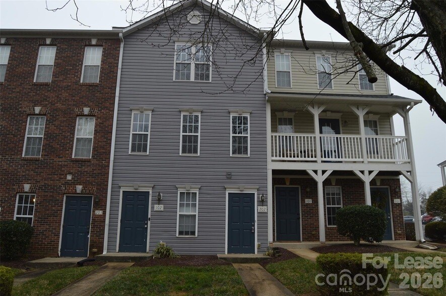 110 Steam Engine Dr in Mooresville, NC - Building Photo