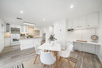 6434 Burgoyne Rd in Houston, TX - Building Photo - Building Photo