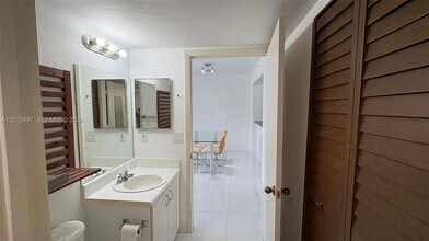 9560 Weldon Cir in Tamarac, FL - Building Photo - Building Photo