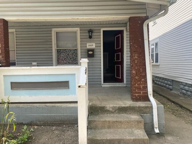 property at 1469 N Grant Ave