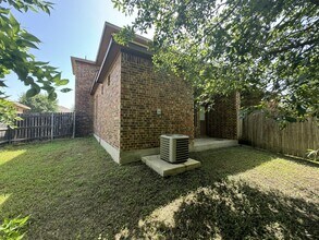 602 Creekside Cir in New Braunfels, TX - Foto de edificio - Building Photo