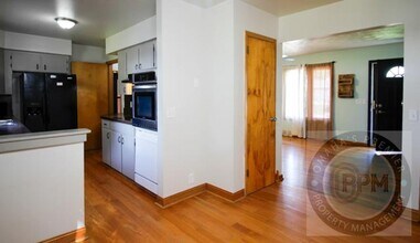 2710 S 49th St in Omaha, NE - Foto de edificio - Building Photo