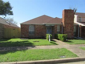 808 Woodway Ln in Richardson, TX - Building Photo