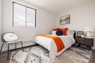 80 Orenda Ct in Brampton, ON - Building Photo - Interior Photo