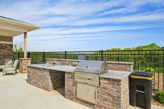 Bonavia Luxury Apartments in Shawnee, KS - Building Photo - Building Photo
