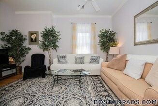 7 Harvard Square in Brookline, MA - Building Photo - Building Photo