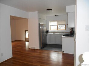 1440 W Elmwood Ave in Clawson, MI - Building Photo - Building Photo
