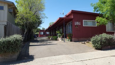 1340 Orange Ave in Redding, CA - Foto de edificio - Building Photo