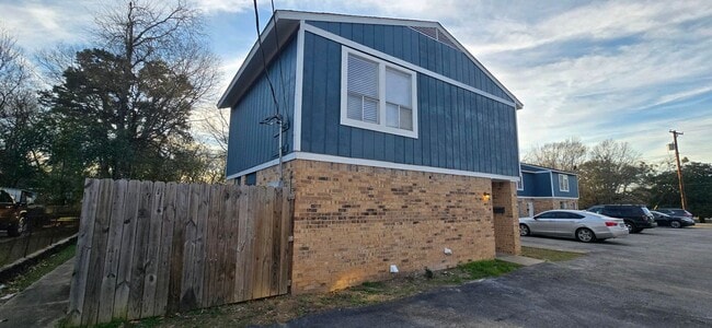 property at 805 Texas St