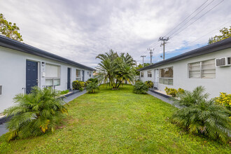 Filmore Courtyard in Hollywood, FL - Foto de edificio - Primary Photo