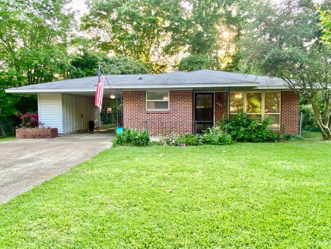 407 Lakeview Dr in Tupelo, MS - Building Photo - Building Photo