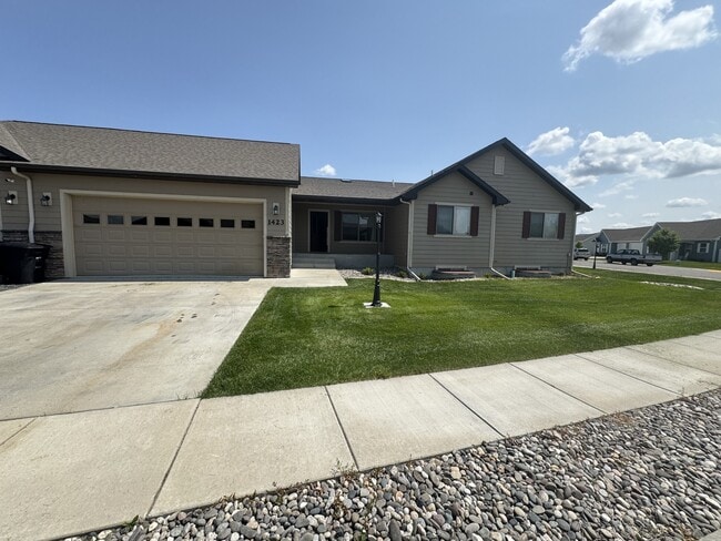 property at 1423 Chesapeake Ln