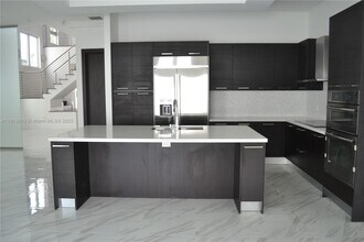 3350 NW 83rd St in Doral, FL - Foto de edificio - Building Photo