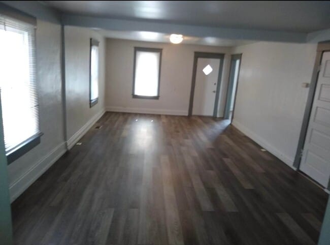 property at 504 W 6th St