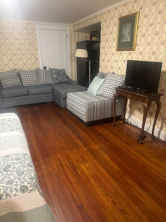 7 Madison Pl, Unit Studio in Albany, NY - Building Photo - Building Photo