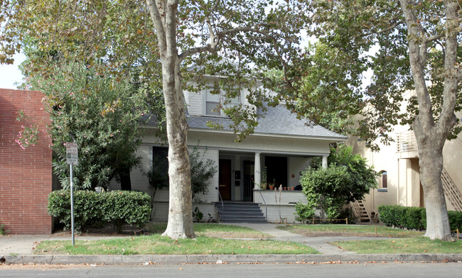 Parkview Apartments in Modesto, CA - Foto de edificio - Building Photo