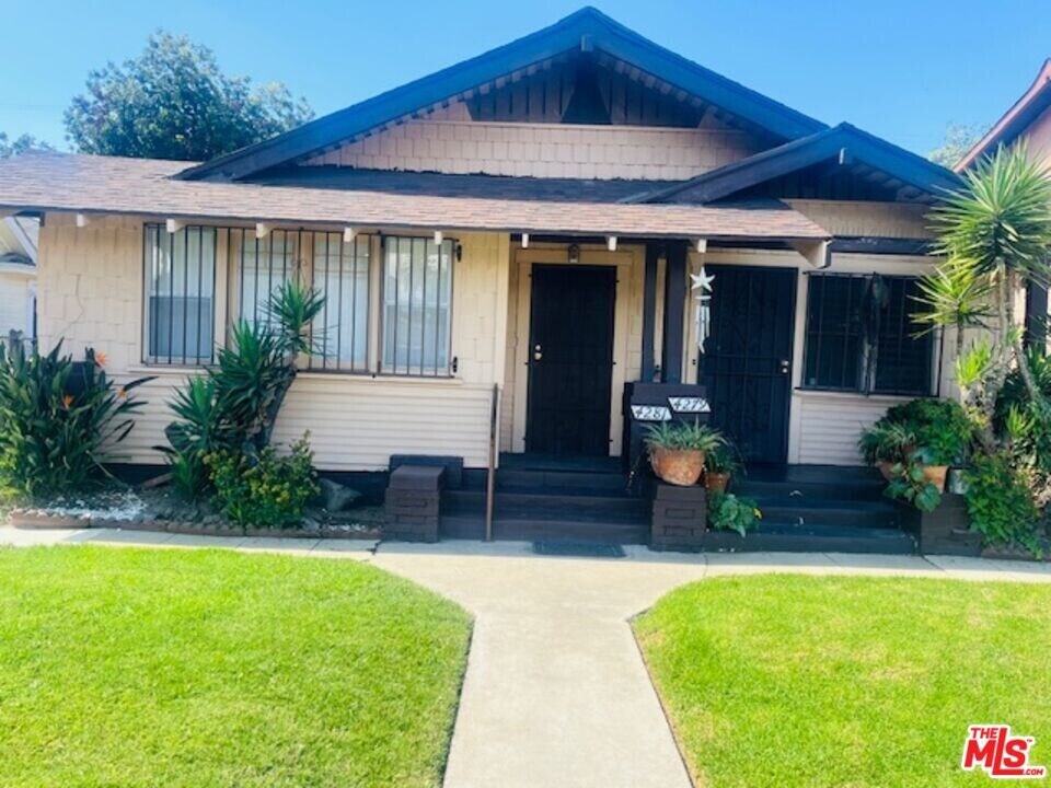 4281 S Hobart Blvd in Los Angeles, CA - Building Photo