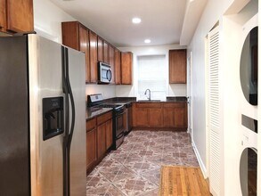 7207 N Damen Ave in Chicago, IL - Building Photo - Building Photo