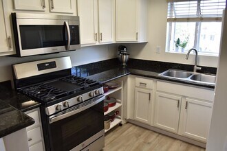 908 Sea Cliff Way in Oceanside, CA - Building Photo - Building Photo