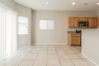 3752 Hollycroft Dr in North Las Vegas, NV - Building Photo - Building Photo