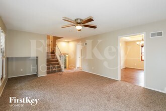 5813 NW Aspen Ln in Kansas City, MO - Building Photo - Building Photo