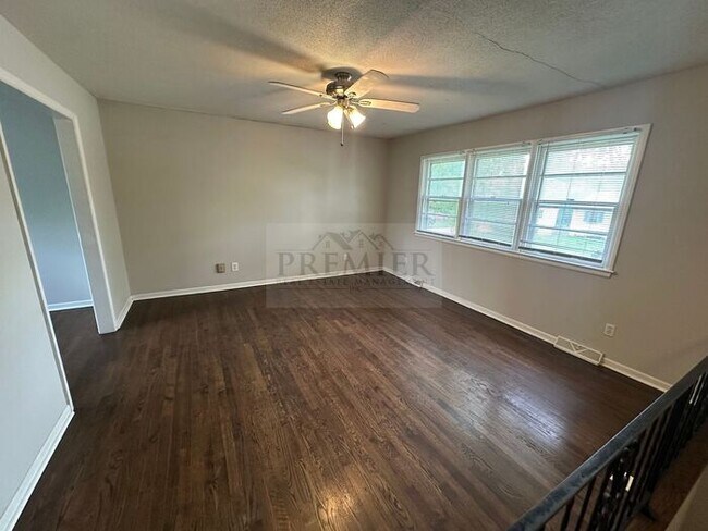 7500 E 76th St in Kansas City, MO - Building Photo - Building Photo