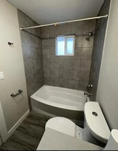 15202 Grant Ave SW-Unit -2 in Tacoma, WA - Building Photo - Building Photo