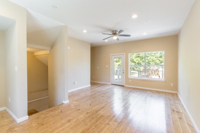 55 N Warren St in Mobile, AL - Foto de edificio - Building Photo