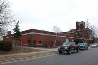 500 E 36th St in Minneapolis, MN - Foto de edificio - Building Photo