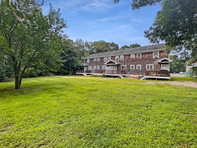 46 Grove St in Clinton, MA - Foto de edificio - Building Photo