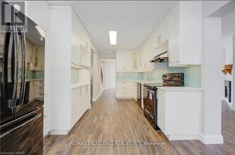 30 Green Valley Dr in Kitchener, ON - Building Photo - Building Photo