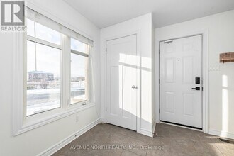 2391 Esprit Dr in Ottawa, ON - Building Photo - Building Photo